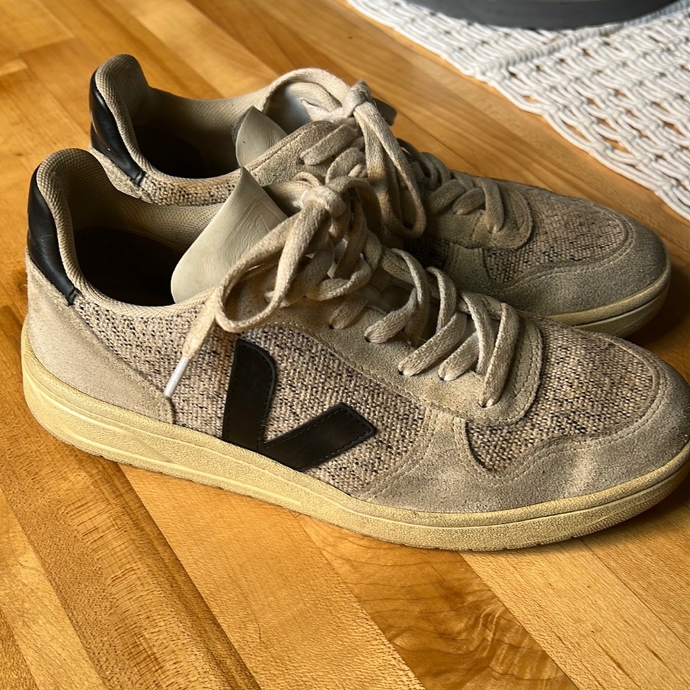 PreOwned Veja V10 Flannel Sneakers sz US 9 EU 40